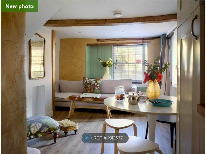 2 Bedroom Terraced House To Rent In Church Street, Market Deeping, Peterborough, PE6