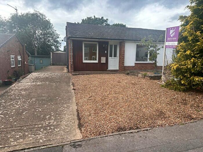 2 Bedroom Bungalow For Sale In Keswick Gardens, Woodley, Reading, Berkshire, RG5