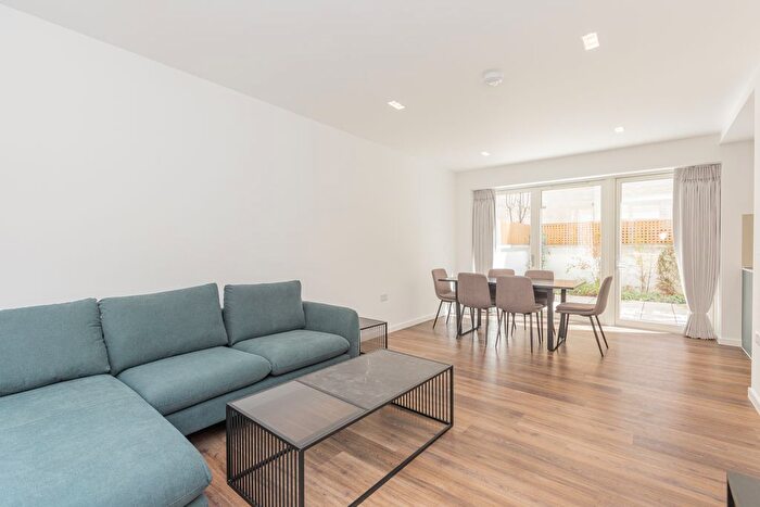 3 Bedroom Town House To Rent In Cantle Mews, Portobello Square, Notting Hill, W10