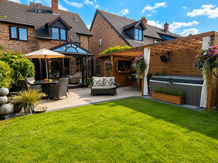 3 Bedroom Cottage For Sale In Silver Birch Drive, Hollywood, B47