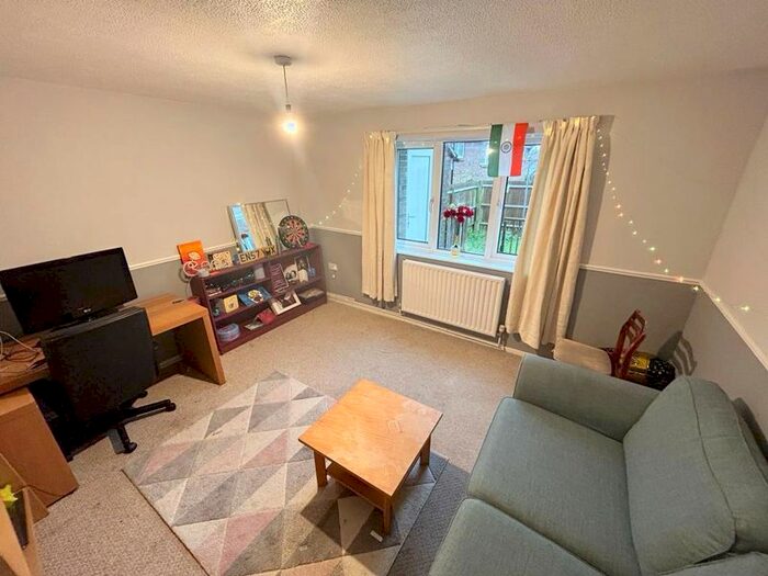 2 Bedroom Property To Rent In Lions Court, Manor Way, Brighton, BN2