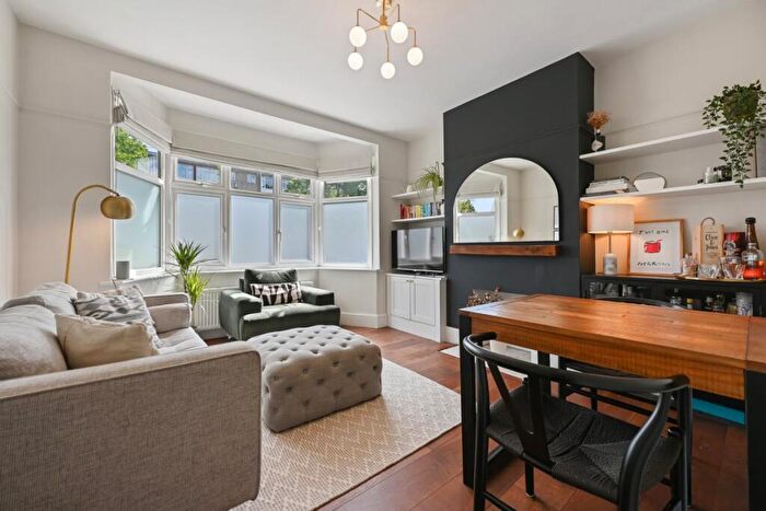 2 Bedroom Flat For Sale In Sherwood Hall, East End Road, London, N2