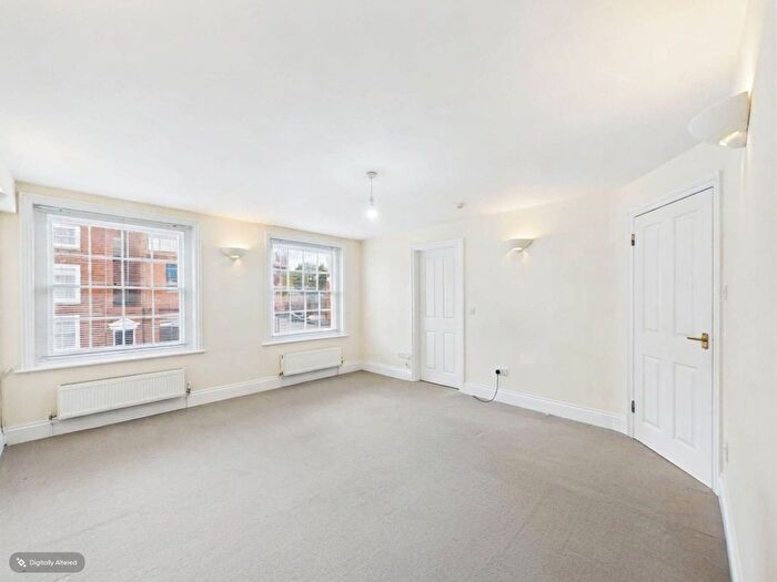 2 Bedroom Flat To Rent In High Street, Tewkesbury, GL20