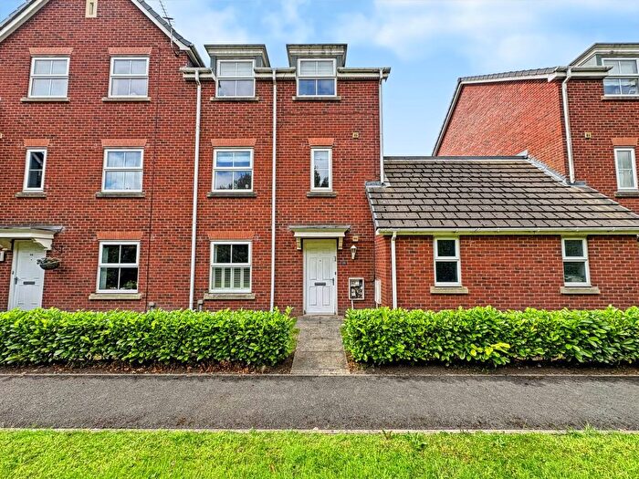 5 Bedroom Town House For Sale In Marchwood Close, Blackrod, BL6