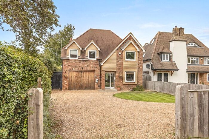 5 Bedroom Property For Sale In New Road, Aston Clinton, HP22