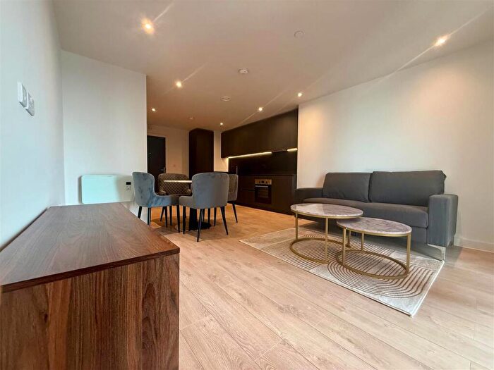1 Bedroom Apartment To Rent In Waterhouse Gardens, Manchester, M3