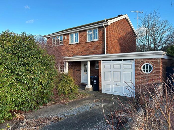 3 Bedroom Detached House For Sale In The Cravens, Smallfield, Horley, RH6