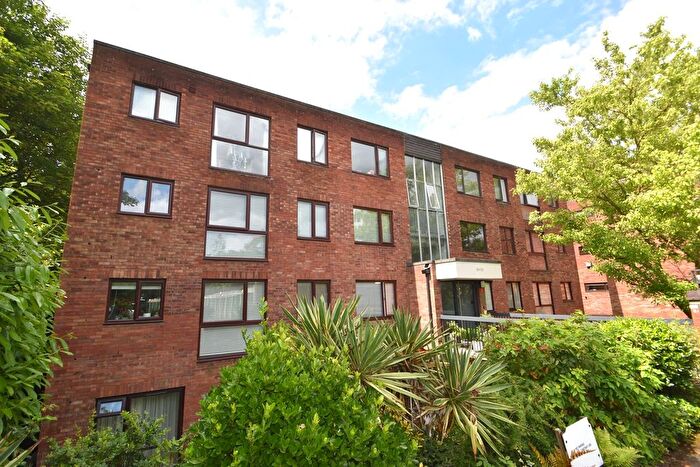 2 Bedroom Flat To Rent In Mallards Reach, Weybridge, KT13