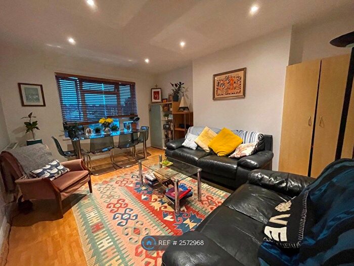 3 Bedroom Flat To Rent In Southwell Road, London, SE5