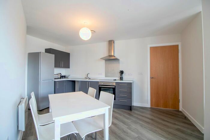 3 Bedroom Flat To Rent In East Street, Leeds, LS9