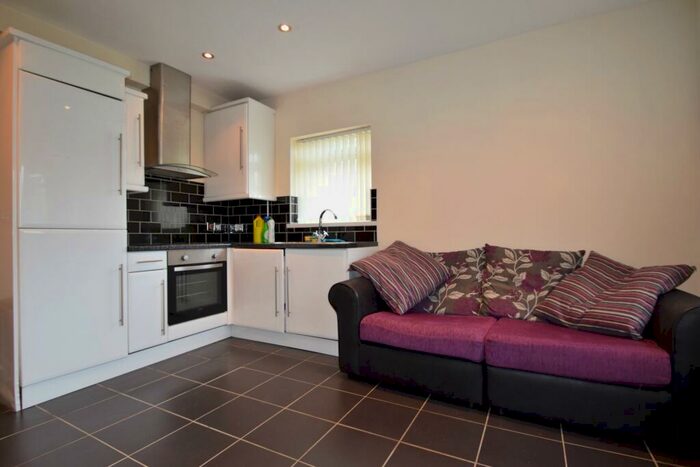 2 Bedroom Flat To Rent In Newport Road, Roath, CF24