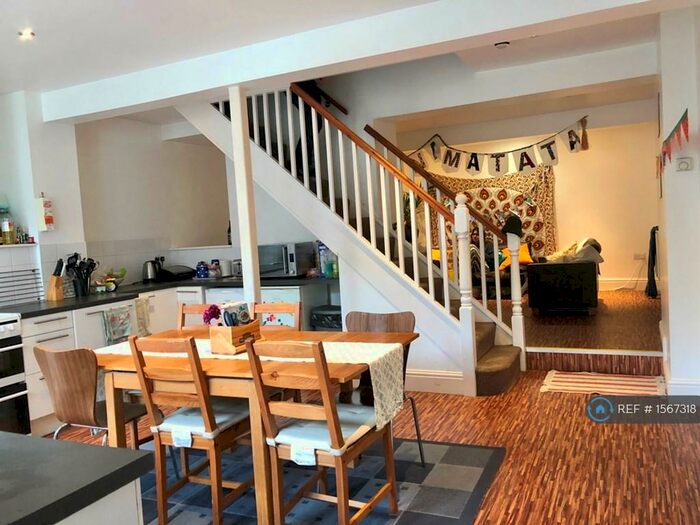 6 Bedroom Terraced House To Rent In Student House - North Rd, Bristol, BS6