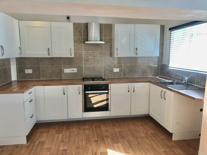 3 Bedroom Property To Rent In Barry Road, Pontypridd, CF37