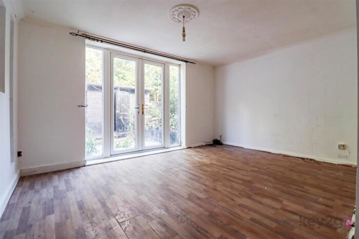 3 Bedroom Terraced House For Sale In Shortbrook Close, Westfield, Sheffield, S20