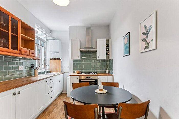 2 Bedroom Flat For Sale In Glengall Road, London, NW6