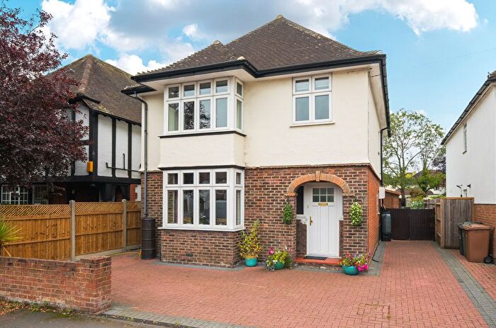 3 Bedroom Detached House For Sale In Guildford, Surrey, GU2