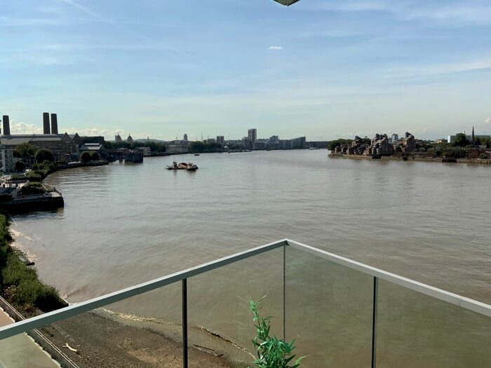 3 Bedroom Flat To Rent In Cable Walk, London, SE10