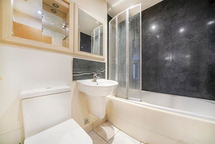 1 Bedroom Apartment To Rent In Millharbour, Canary Wharf, E14