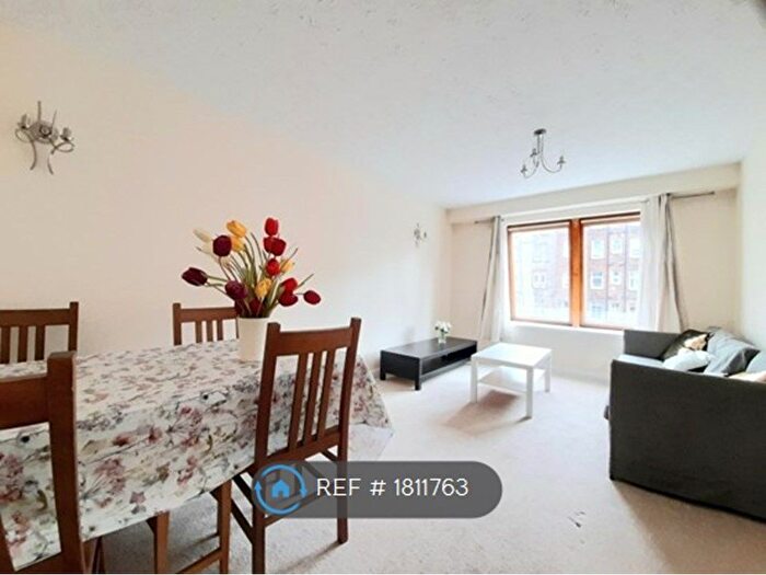 2 Bedroom Flat To Rent In Lochrin Place, Edinburgh, EH3