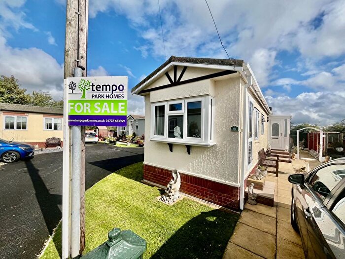 2 Bedroom Park Home For Sale In Greenfield Park Freckleton, Preston, PR4