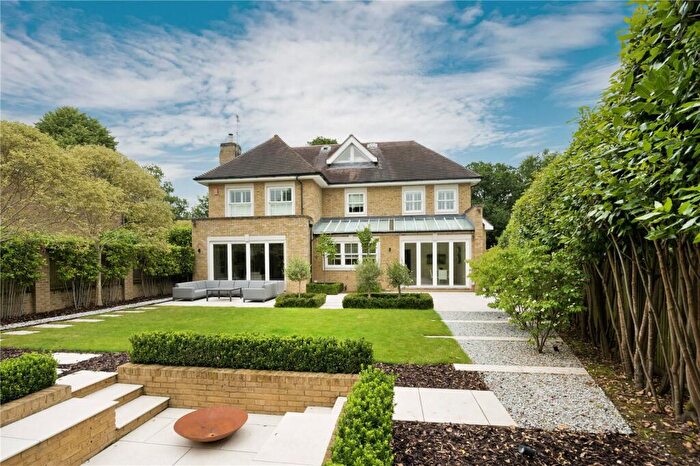 5 Bedroom Detached House To Rent In Gainsborough Place, Cobham, Surrey, KT11