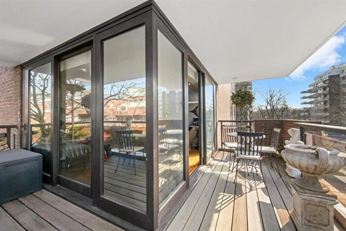 3 Bedroom Flat To Rent In Prince Regent Court, - Avenue Road, NW8