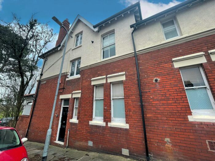 2 Bedroom Flat To Rent In Ty Draw Road, Penylan, Cardiff, CF23