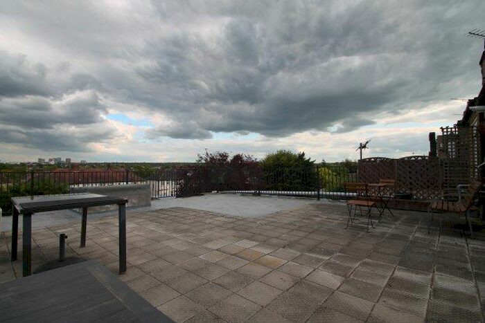 3 Bedroom Flat To Rent In London Road, Sutton, SM3