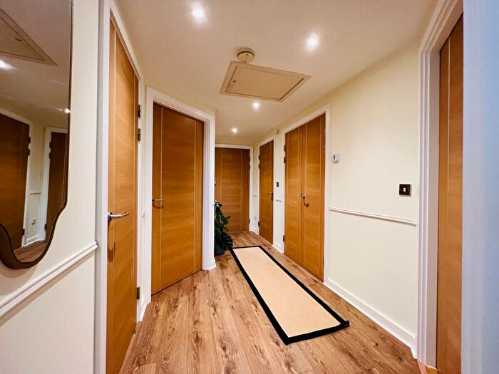 2 Bedroom Flat For Sale In Edgar Close, Kings Hill, ME19