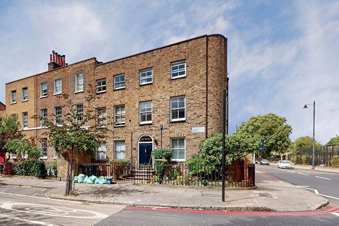 2 Bedroom Flat To Rent In Sutton Place, London, E9