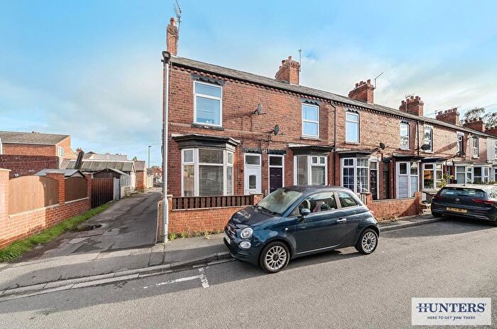 2 Bedroom End Of Terrace House For Sale In George Street, Selby, YO8