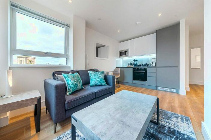 Studio To Rent In Wood Street, East Grinstead, West Sussex, RH19