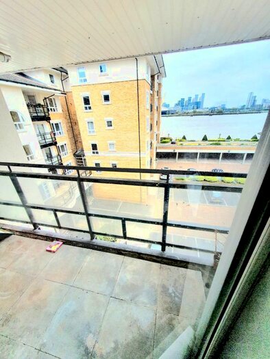 2 Bedroom Flat To Rent In Stewart Street, London, E14