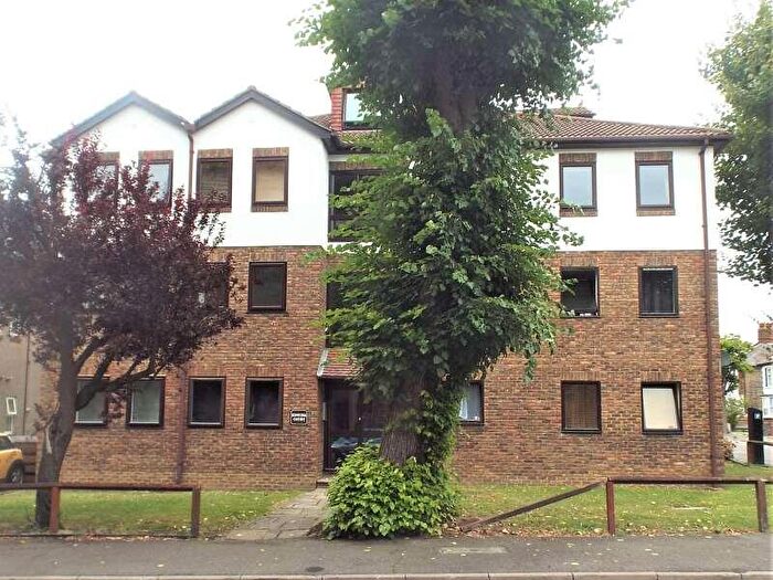 1 Bedroom Flat To Rent In Edwina Court, Burnell Road, Sutton, SM1