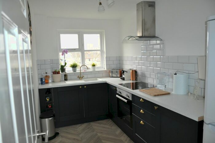1 Bedroom Flat To Rent In Hollowtree Court Newport, Barnstaple, Devon, EX32