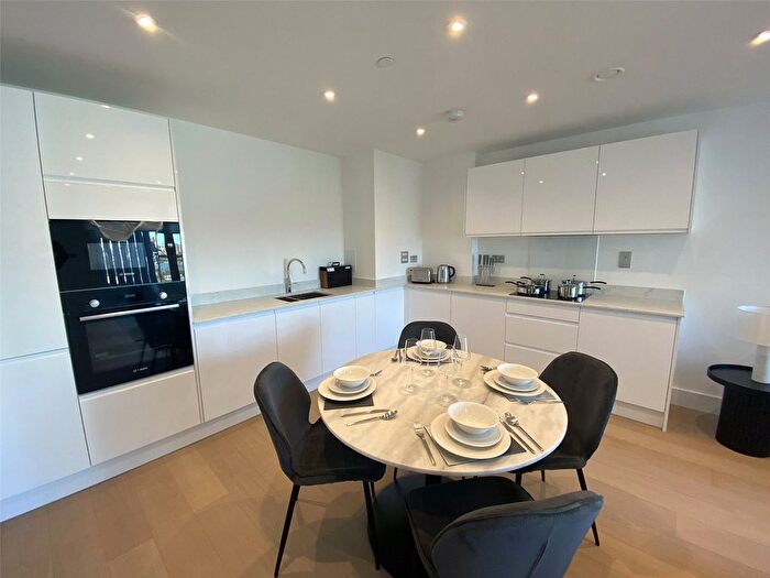 2 Bedroom Flat To Rent In Vision Point, London, SW11
