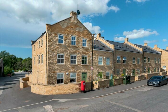 2 Bedroom Flat To Rent In Ilkley Road, Otley, West Yorkshire, LS21