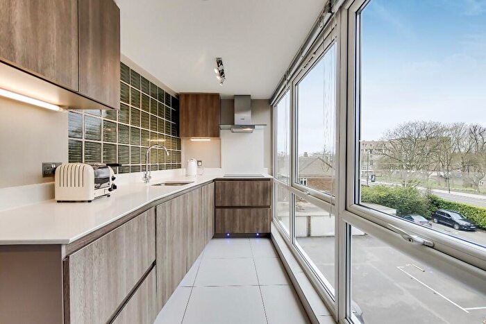 3 Bedroom Flat To Rent In St. Johns Wood Park, London, NW8