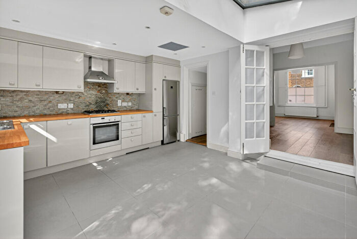 2 Bedroom Apartment To Rent In Clarence Way, Camden, London, NW1