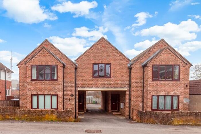 2 Bedroom Apartment To Rent In Hundar Court, Kennington, OX1