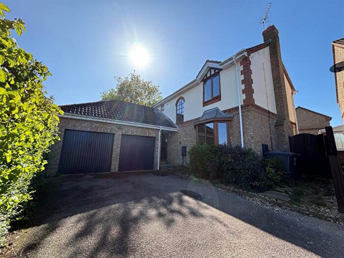 4 Bedroom Detached House For Sale In Franklin Way, Daventry, NN11