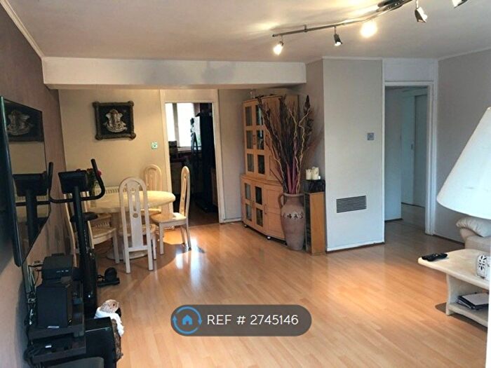 3 Bedroom Flat To Rent In Bensington Court, Bedfont, Feltham, TW14