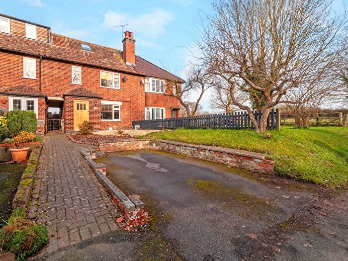 3 Bedroom Terraced House For Sale In Welsh Road, Offchurch, Leamington Spa, CV33