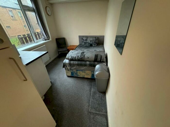 Studio To Rent In Kelvin Grove, Wombwell, S73