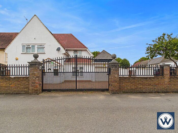 7 Bedroom End Terrace House For Sale In Seventh Avenue, Hayes, UB3
