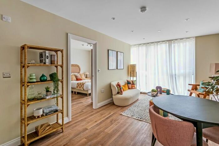 1 Bedroom Flat To Rent In Power Close, Guildford, GU1