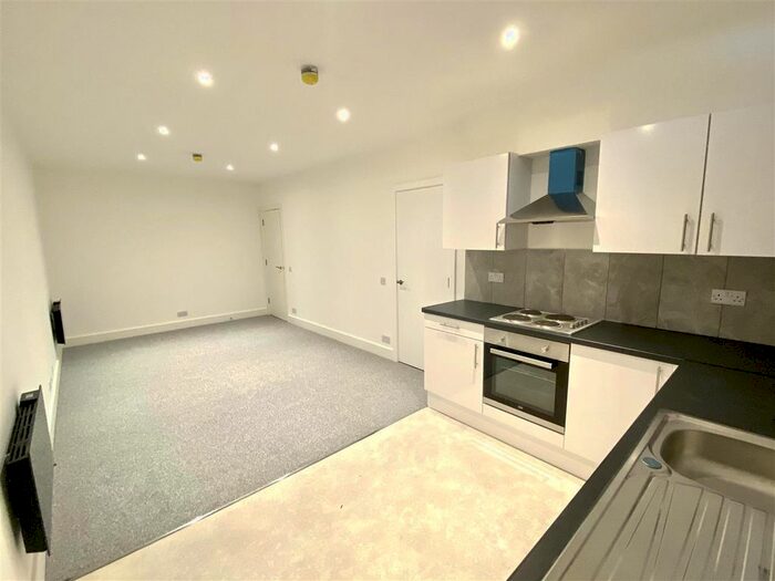 1 Bedroom Flat To Rent In High Street, Chesham, HP5