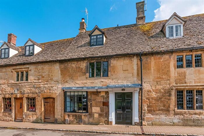 2 Bedroom Cottage For Sale In Lower High Street, Chipping Campden, GL55