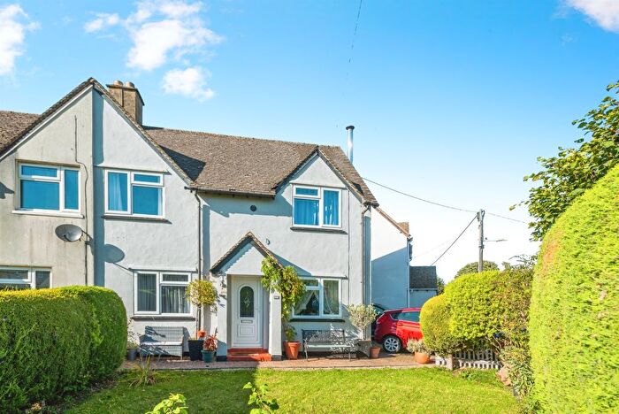 3 Bedroom Semi-Detached House For Sale In Shipton Road, Woodstock, OX20