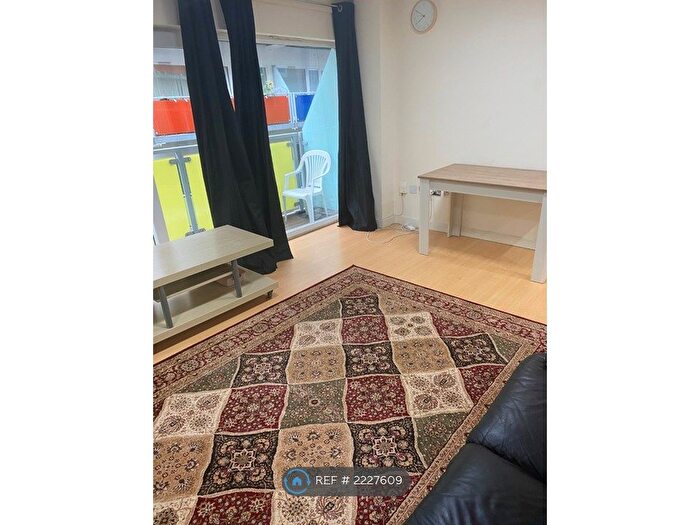 2 Bedroom Flat To Rent In Concord Street, Leeds, LS2
